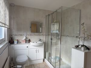 JACK AND JILL SHOWER ROOM- click for photo gallery